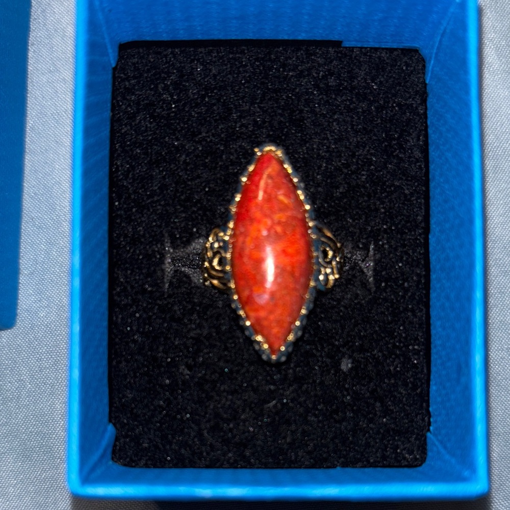 Elegant Gold and Red Women's Ring